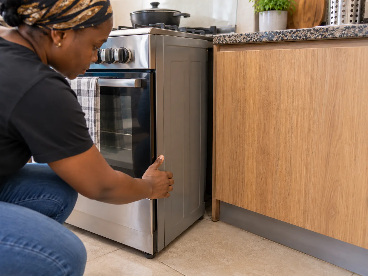 The narrow gap between a cooker and a kitchen cabinet